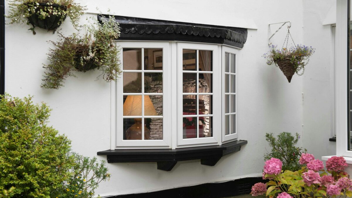 9 Bay Window Exterior Trim Ideas That You Will Surely Love