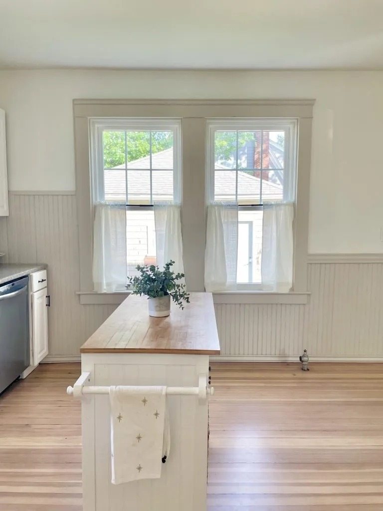 Accessible Beige SW with Greek villa