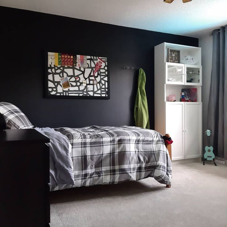 An Image of Benjamin Moore Onyx Bedroom