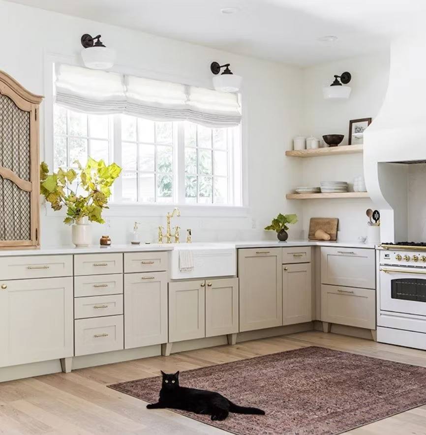 An Image of Sherwin Williams Alabaster Kitchen