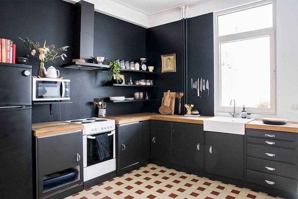Black kitchen cabinets