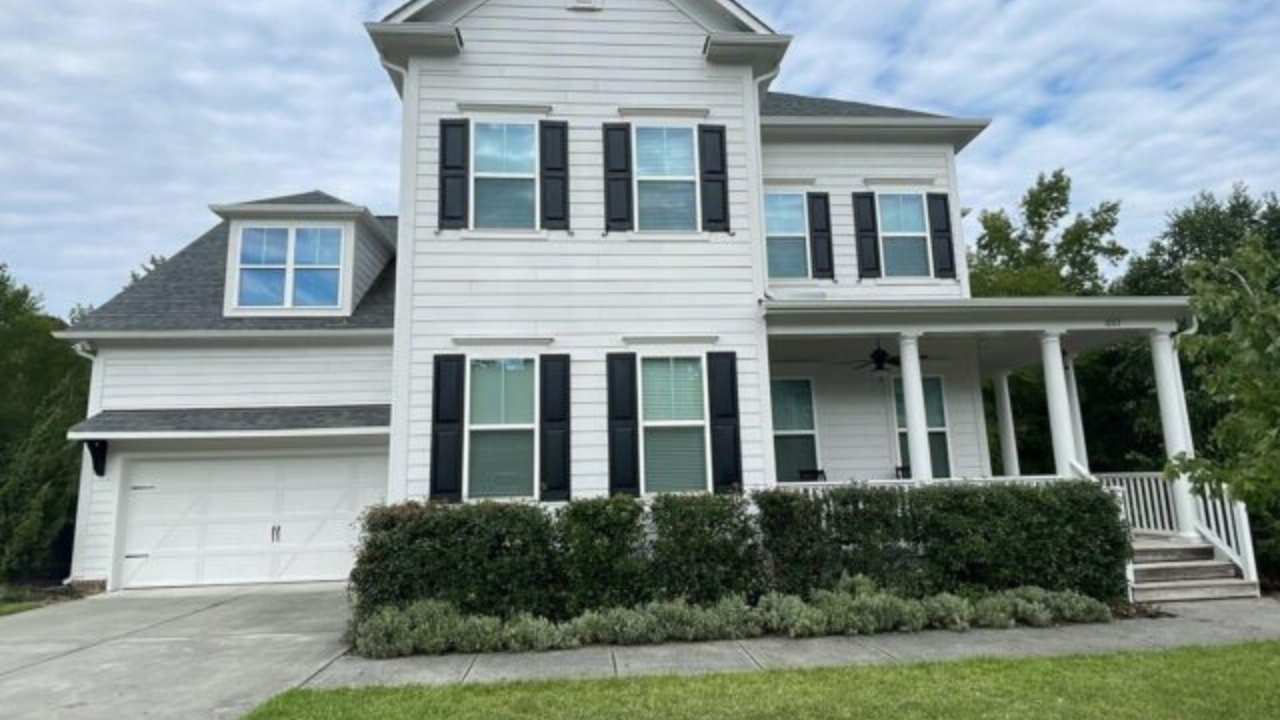 Eider White on exteriors