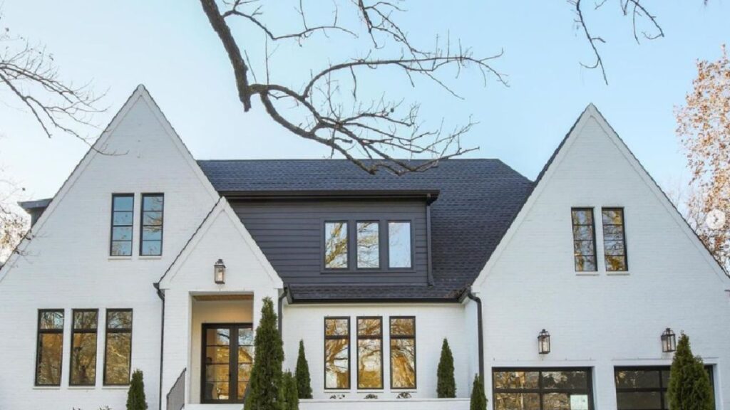 Extra White in exterior