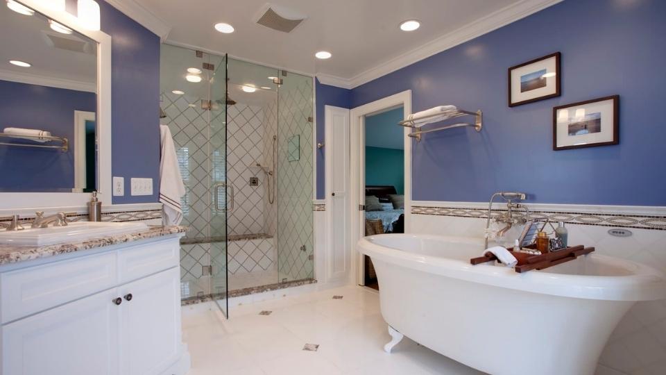 Periwinkle in bathroom